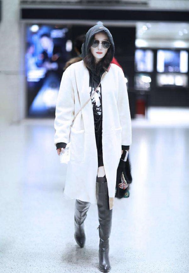 米白色外套内搭什么颜色打底衫,瓦蓝外套内搭什么色打底衫好看