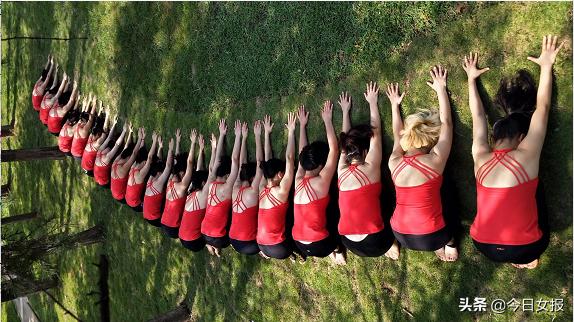 去晚安中国红木馆约会春天：体验瑜伽盛会，享受汉服风光