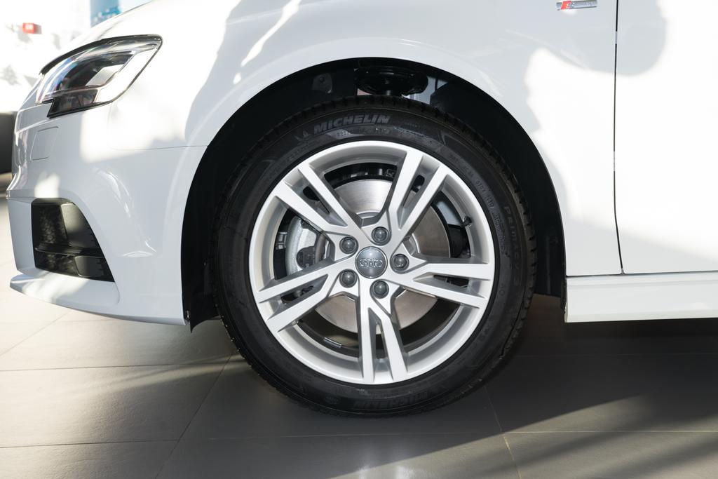 20万出头全新奥迪a3值得买吗,又要年轻又要性价比高的17奥迪a3