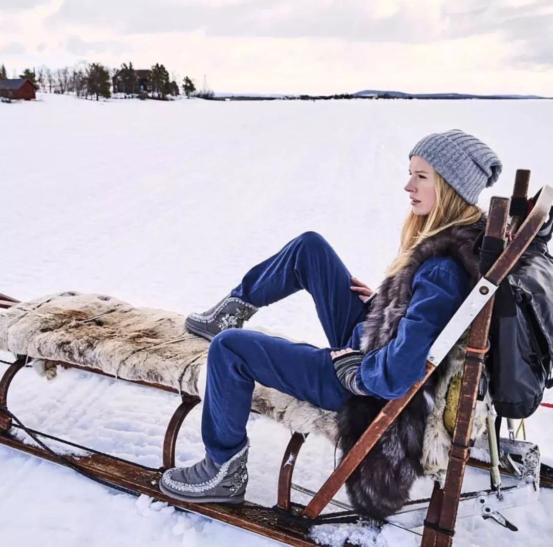 ugg加厚雪地靴不跟脚,ugg经典款中腰雪地靴怎么搭配
