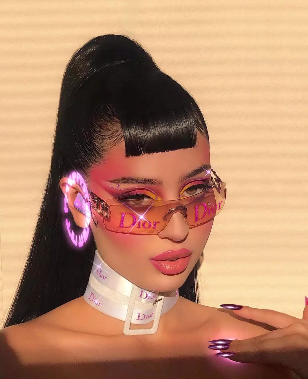 我太太太难了！项链戴在脖子上还做错了？