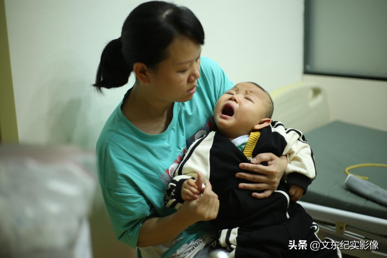 孩子基因突变死了,基因突变孩子光哭