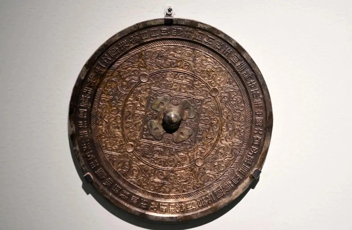 方铜镜值得收藏吗,铜镜的收藏前景
