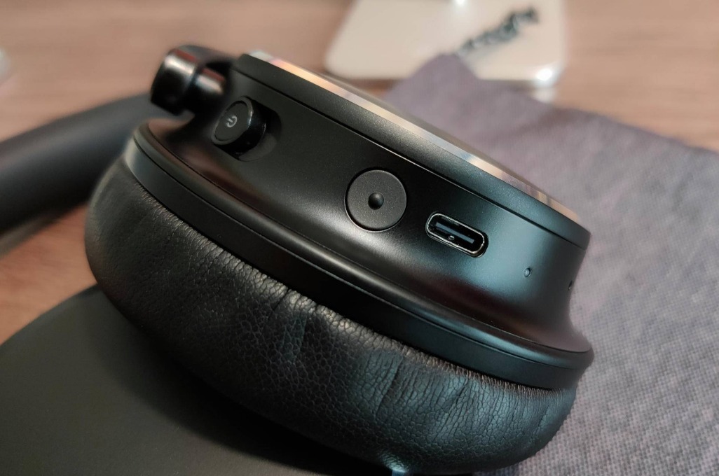 1499售价！拥有快充主动降噪环境感知以及续航25h，AKG新品值吗？