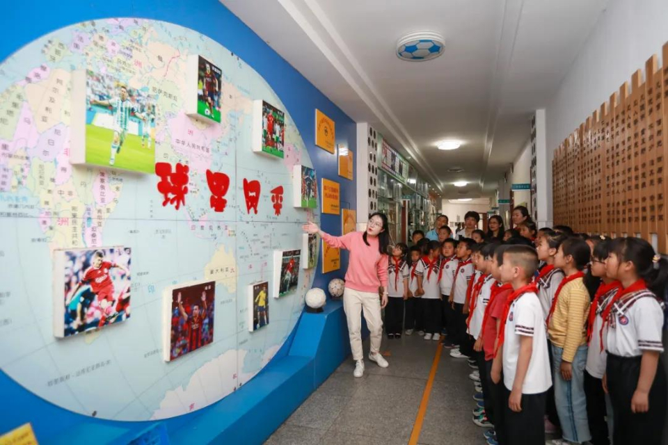 青岛南京路小学足球比赛,青岛升平路小学2021年运动会主题