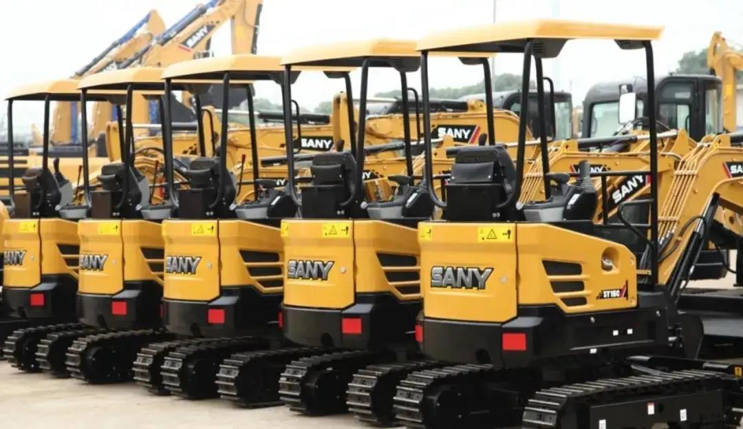 挖机老板和司机对话,利用挖机小技巧快速赚钱