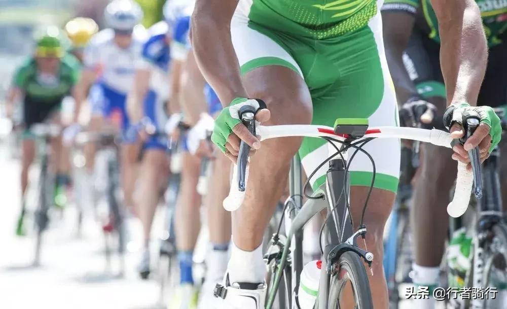 每次这么出去骑车，你不尴尬么！？