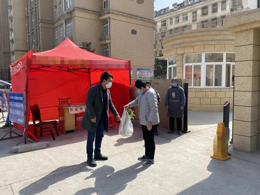 为抗疫一线医护人员送去关爱,众志成城抗疫情真情关怀暖心间