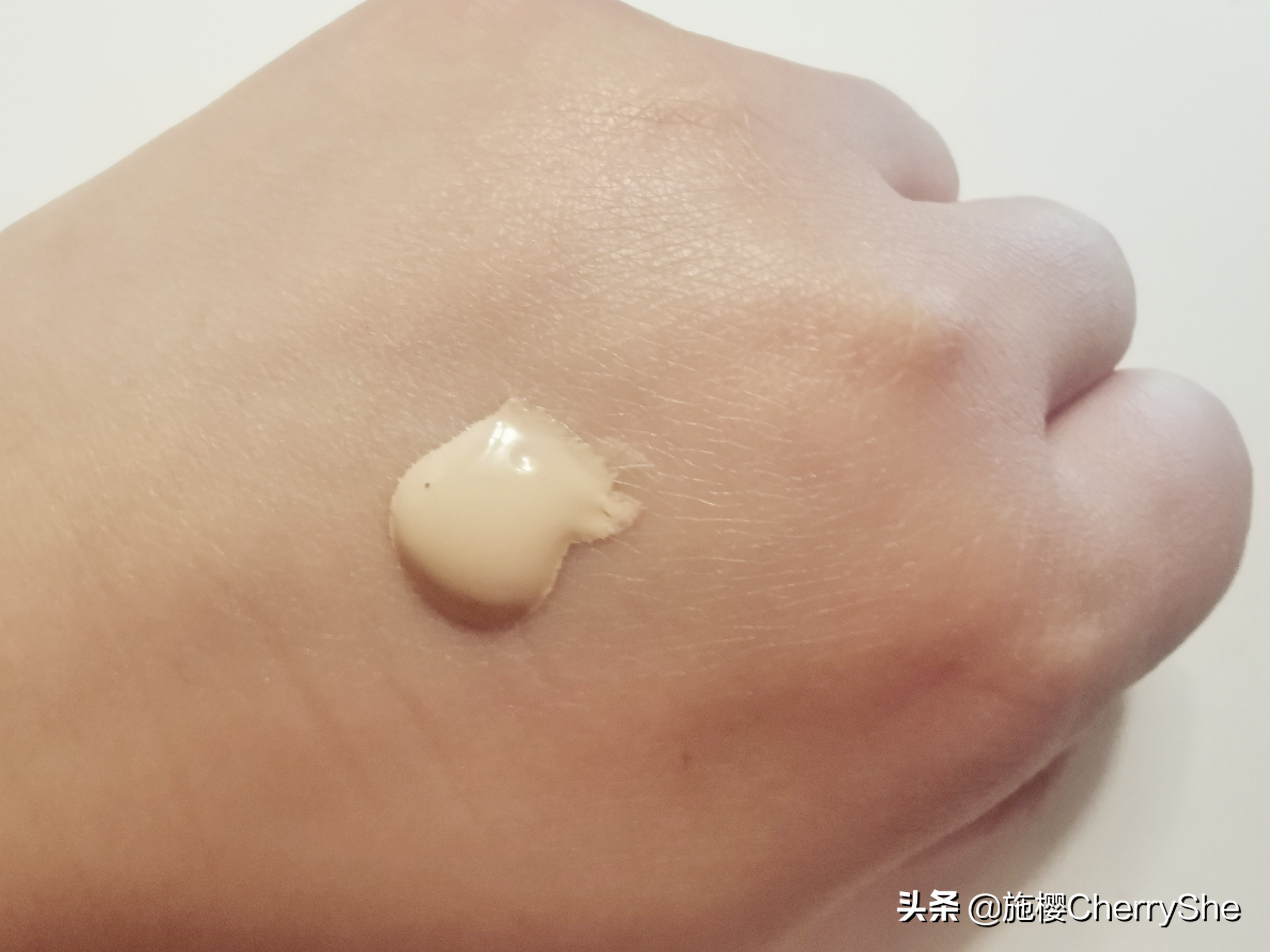 粉底液阿玛尼权力3.5号色,混油皮粉底液测评推荐圣罗兰