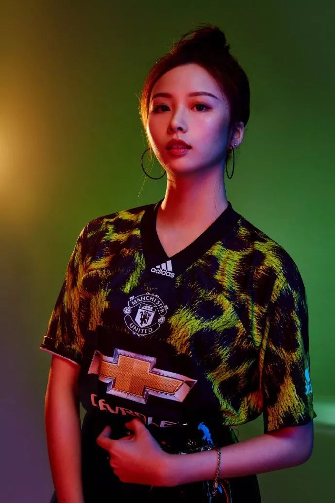 传统体育与电子竞技的跨界共鸣阿迪达斯xEASports联名球衣发售