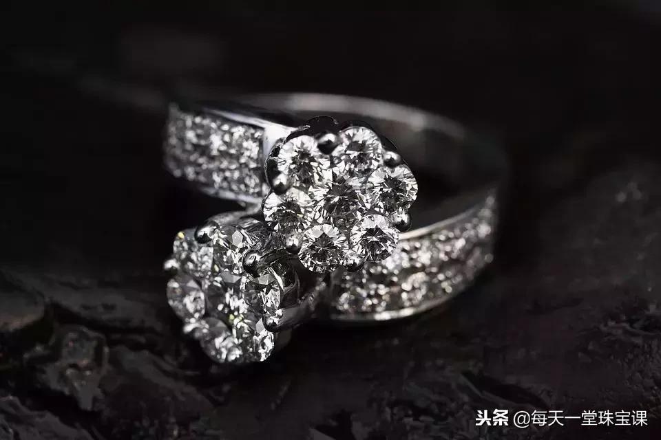 现在买到的钻石都是人造钻石吗,为什么人造钻石比天然钻石品质好