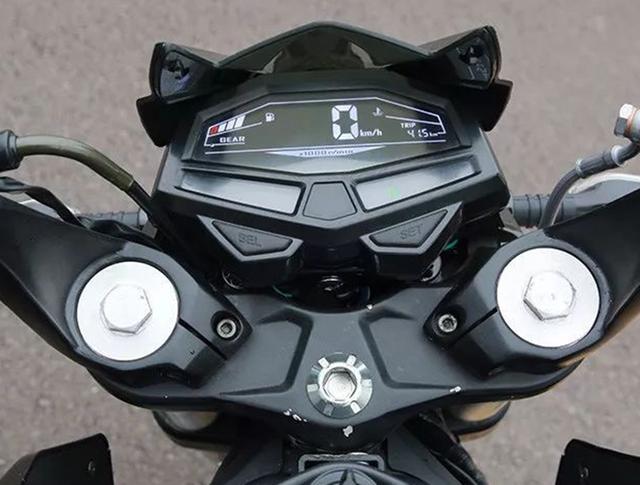 国产新感觉运动街车，功率23.5加速8.4秒，极速164配ABS系统