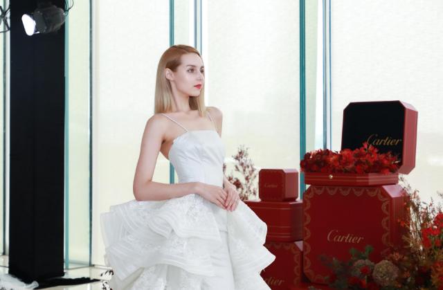 至美深湾，遇见薇妮体雕WENĒE高定华服及卡地亚高级珠宝