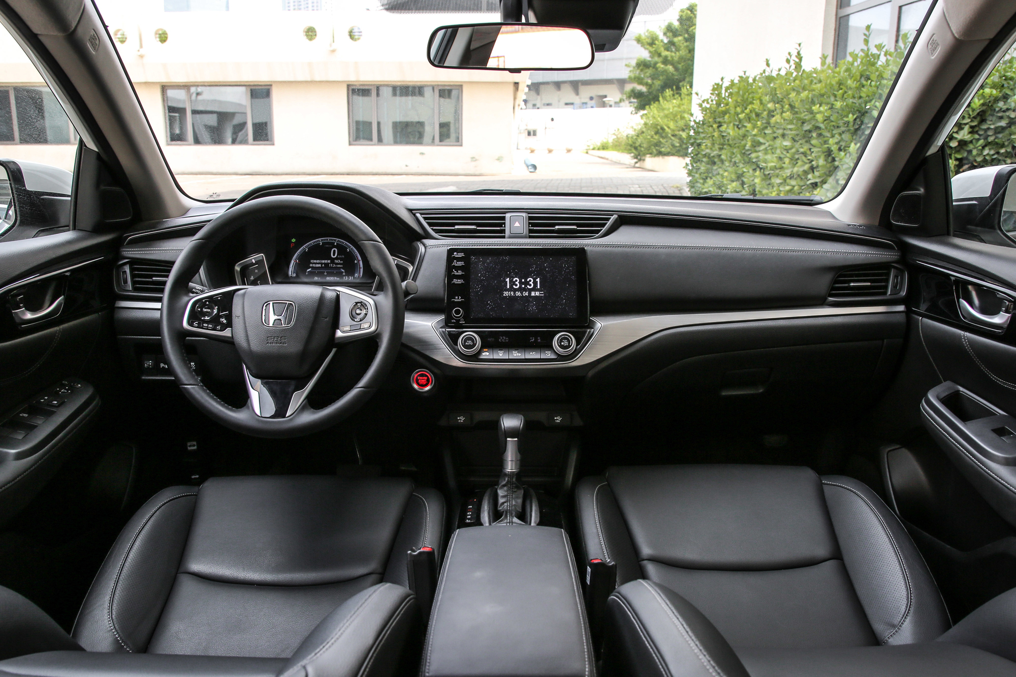 刚上市三天销量破万仅售12万,上市一天销量破万