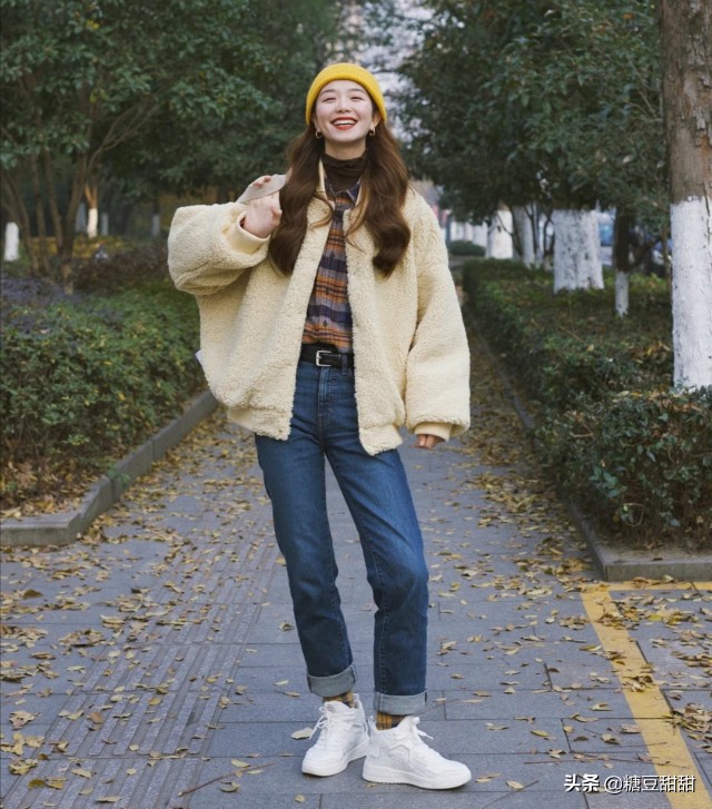 羊羔毛好看吗,羊羔毛怎么搭配最好看