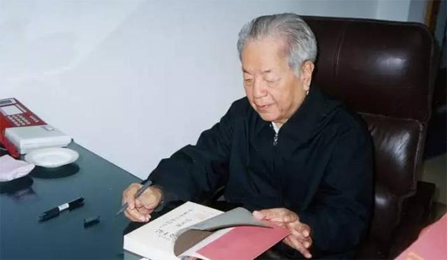 李肇星升任外交部长，*其琛钱**告诫：不要把官衔太当回事