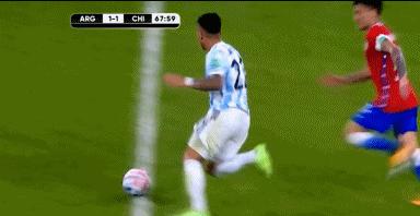 世预赛阿根廷vs乌拉圭梅西破门,阿根廷世预赛3连胜梅西角球中柱