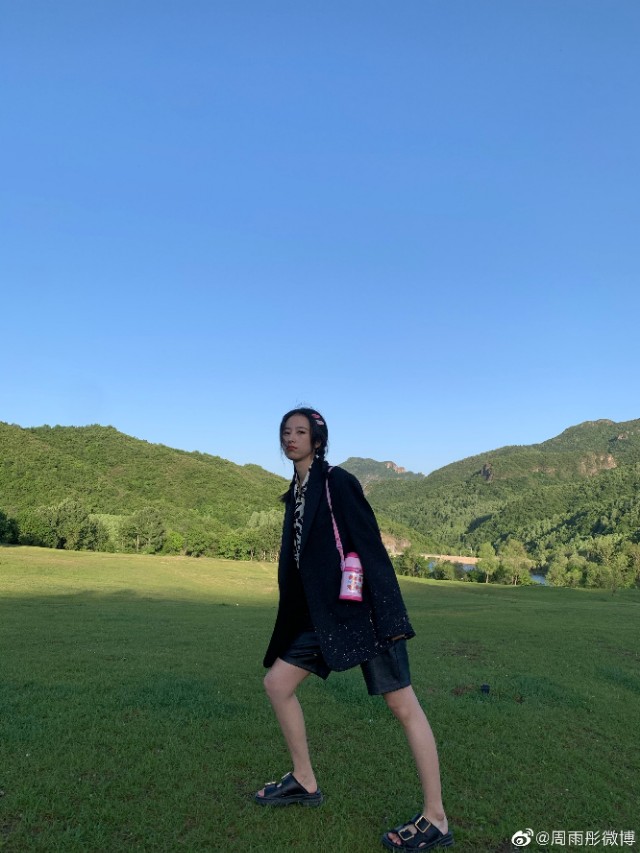 周雨彤职场穿搭,跟着周雨彤学穿搭的博主