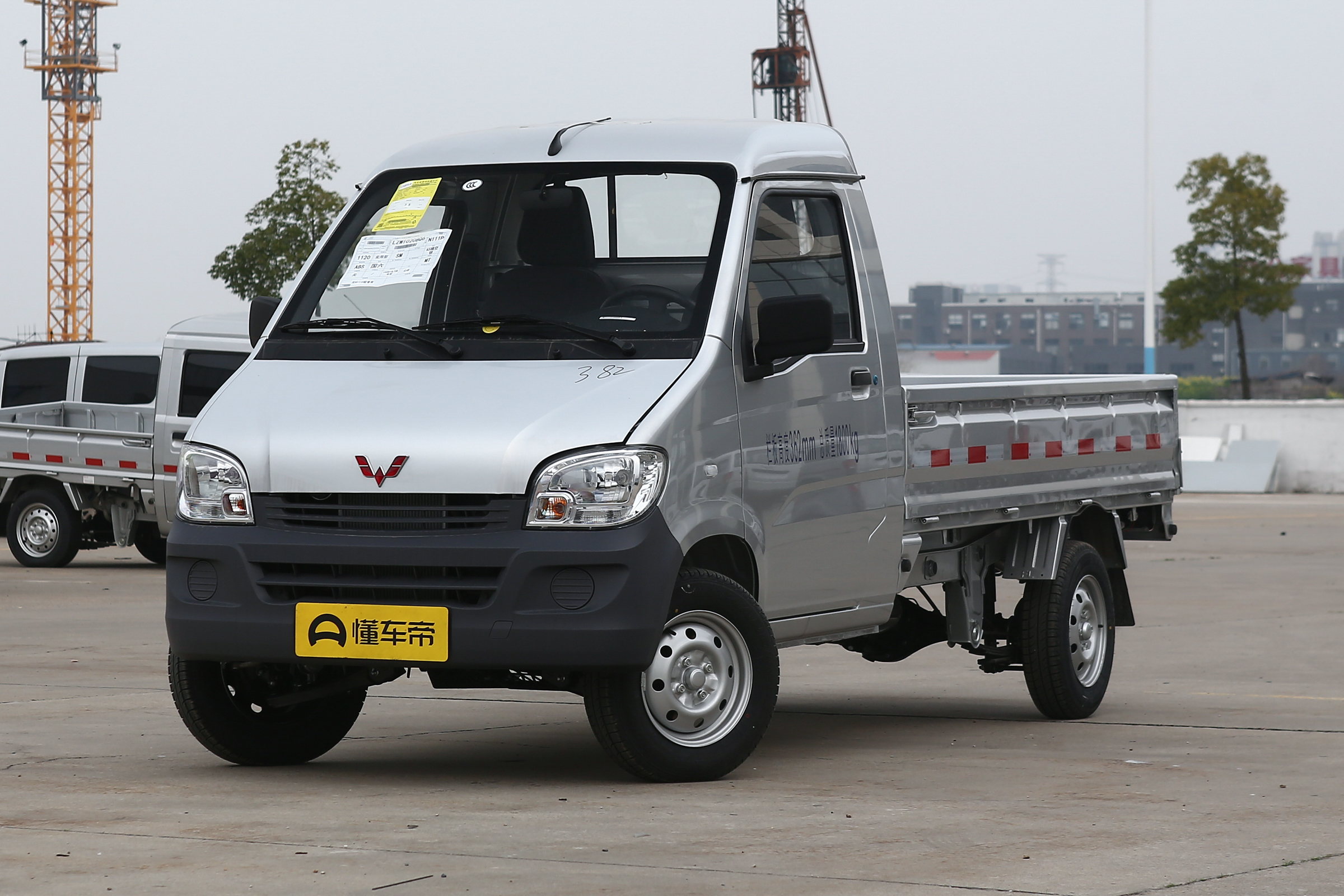 一直很好奇,五菱之光小卡和荣光小卡哪个好