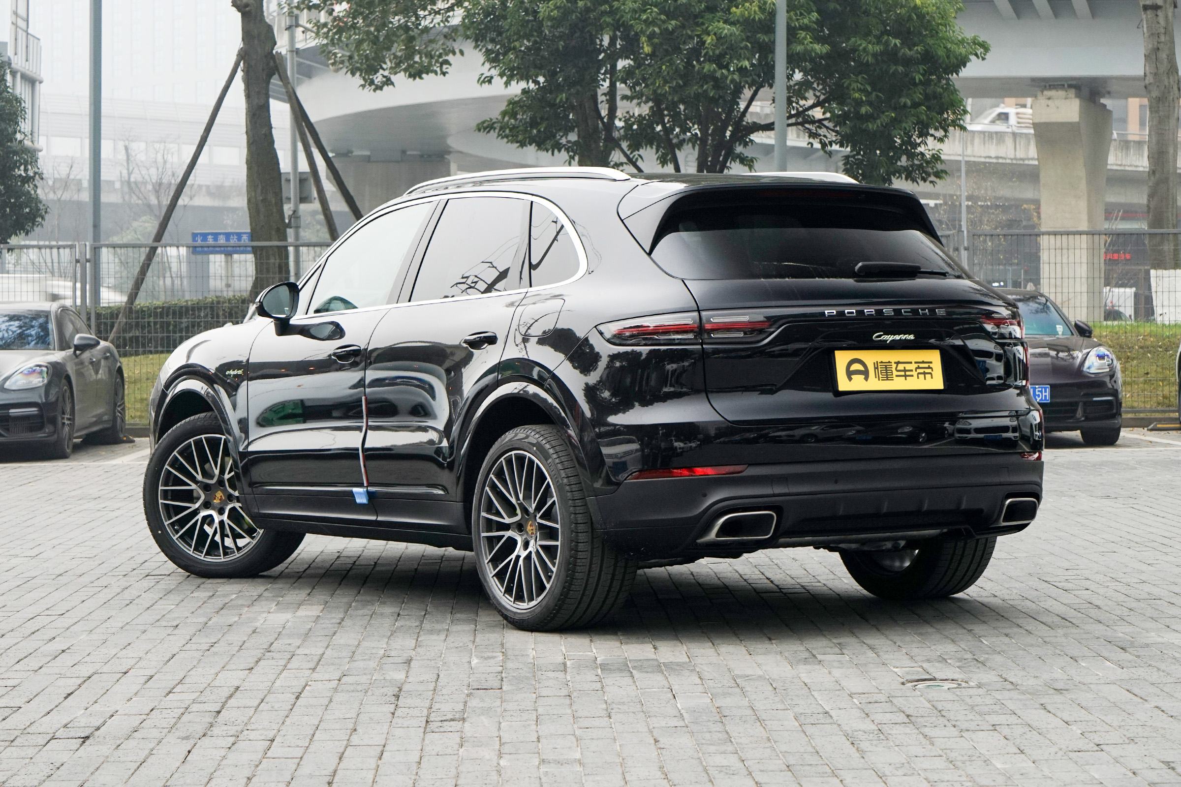 破百5.6秒+全时四驱！CayenneE-Hybrid表现如何