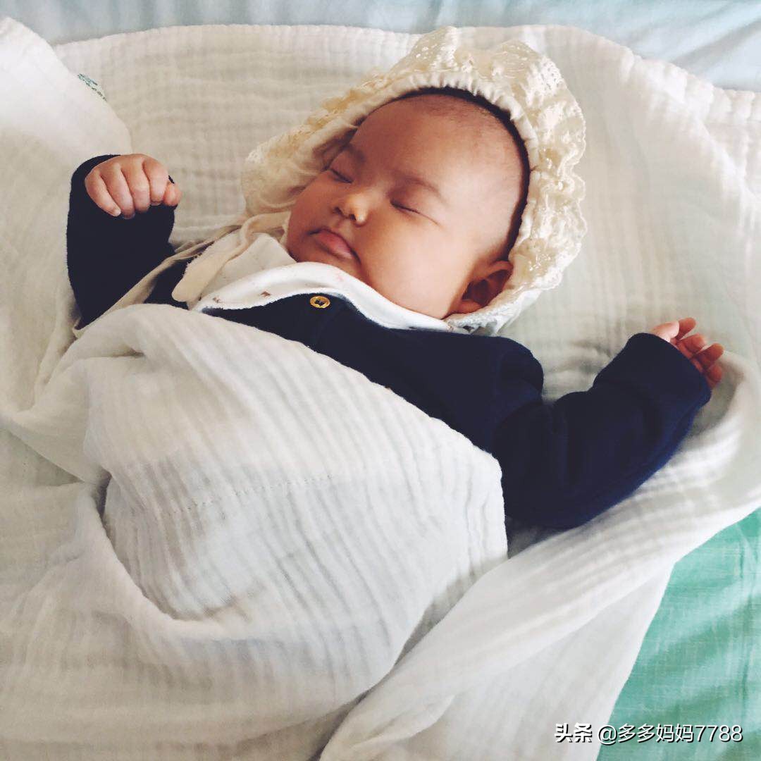 每天晚上凌晨两三点才睡,宝宝睡到凌晨两三点就醒