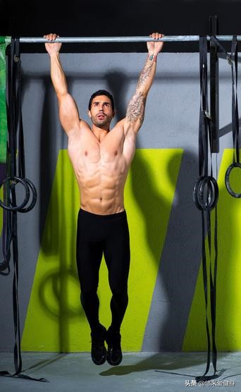 能完成十次单手俯卧撑,能做100个俯卧撑为什么单杠拉不动