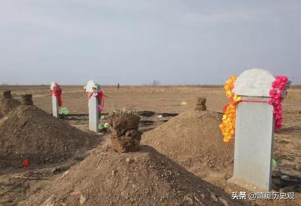 坟墓上应不应该立碑？想必忘记文化传承的人，似乎也就忘记了祖辈