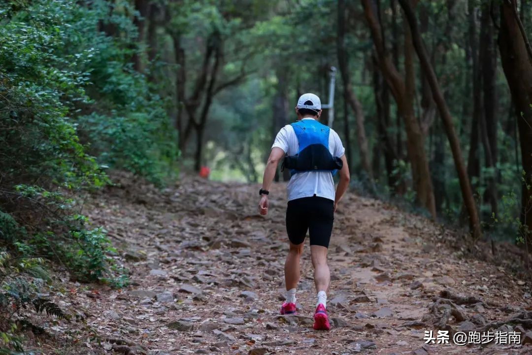 越野跑背包迪卡侬,迪卡侬越野背包容量