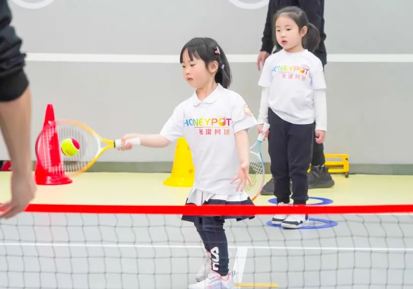 小小一只可以打网球吗？3-5岁幼儿网球启蒙课程开启宝贝们的夏天
