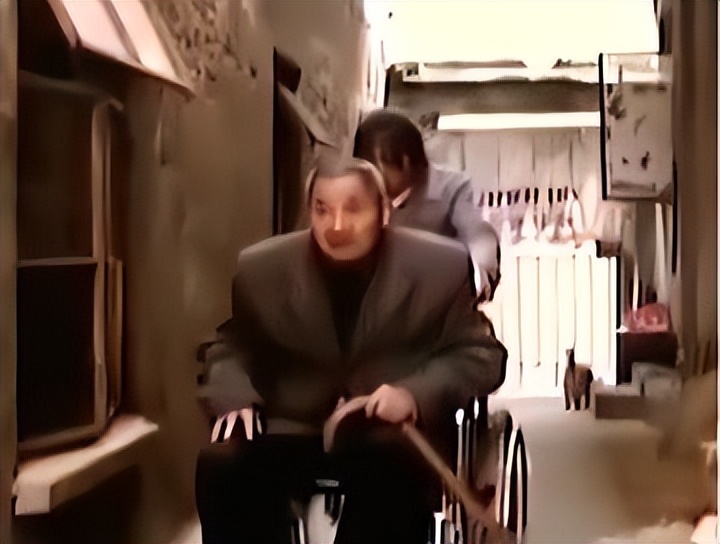 貌美保姆上位，77岁色批老汉又添一子，鉴定一出原地去世！