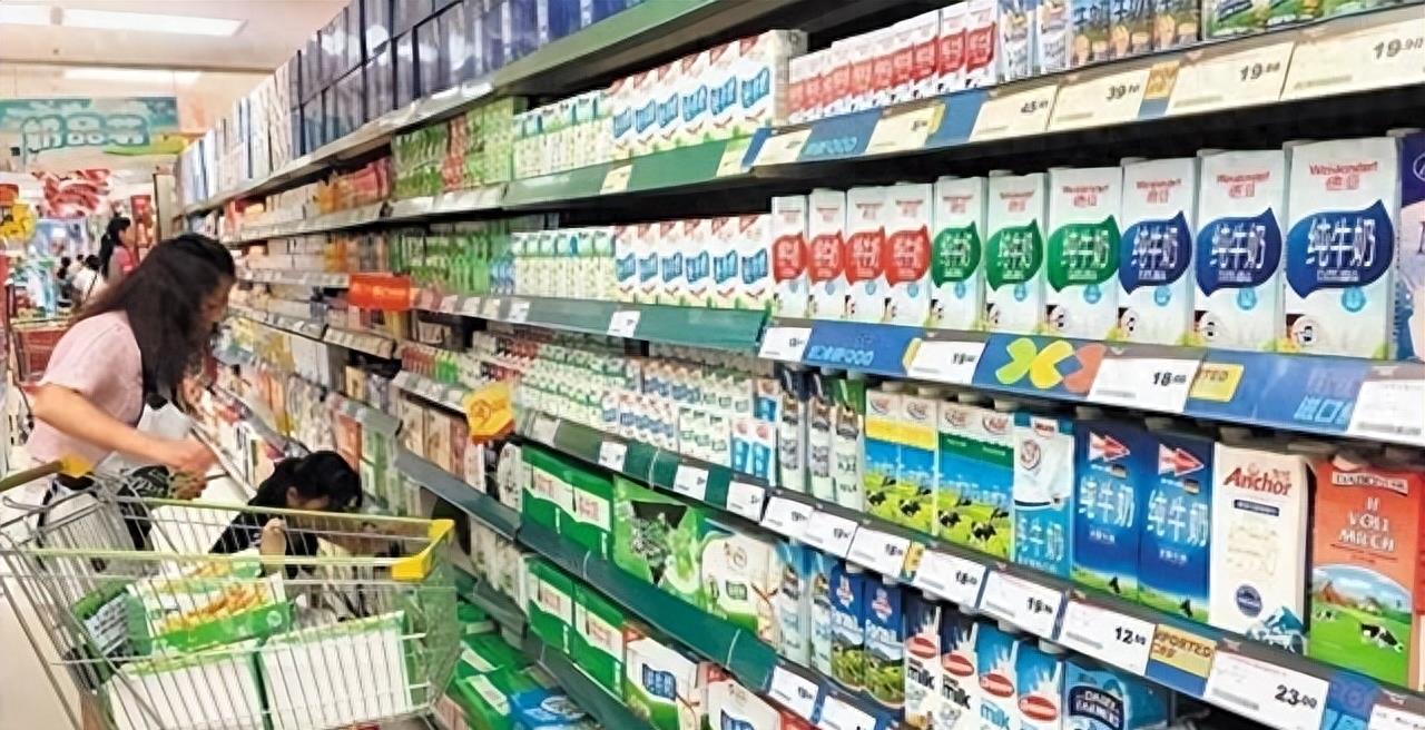 同一箱牛奶为何实体店卖50元,同一款牛奶超市卖60网上卖30