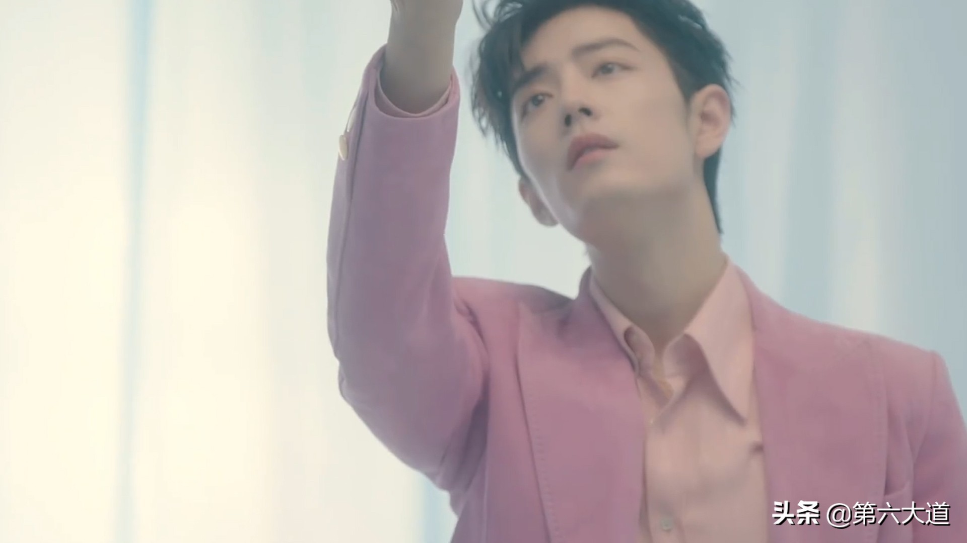 肖战杂志最高销售纪录,肖战一亿销量是怎么回事