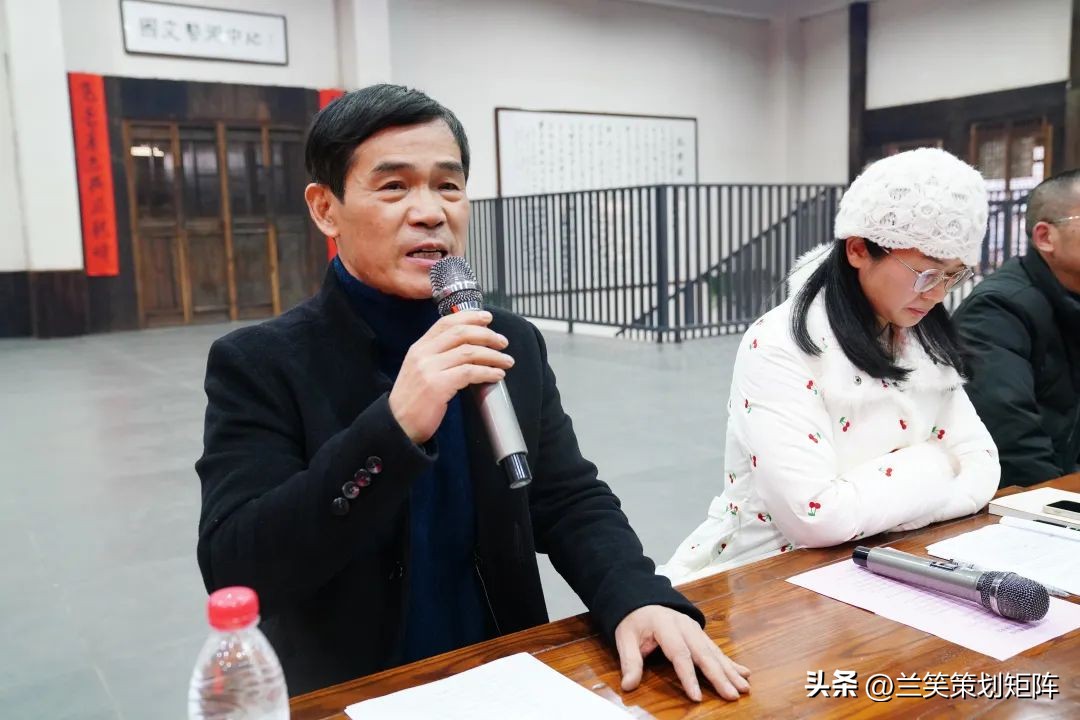 翰墨飘香：何首旺先生和沅郡学校的书画情缘