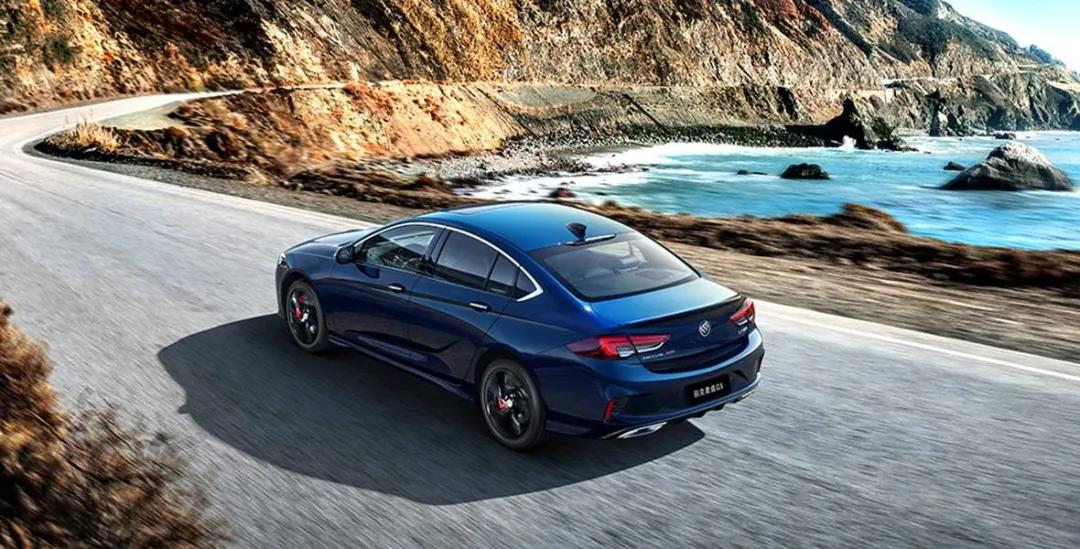 奔驰GLS100万起售是智商税？买新陆巡4年后提车，网友“等不起”