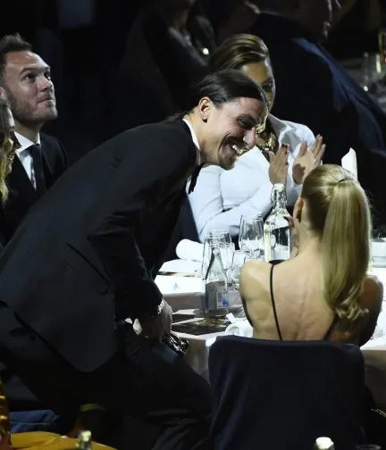 相爱20年不结婚，这对姐弟恋火了！网友：一物降一物，孤狼配悍妇