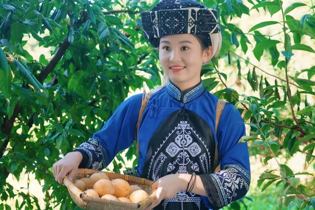 湘西苗族女装服装展示,湘西服饰变装