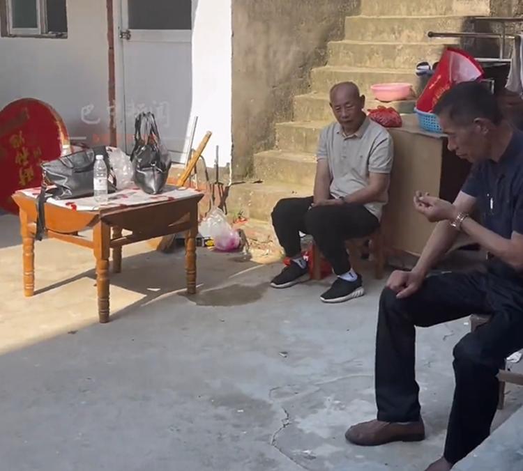 新娘要8800元下车钱被新郎暴打,新娘要8800下车钱被新郎暴打