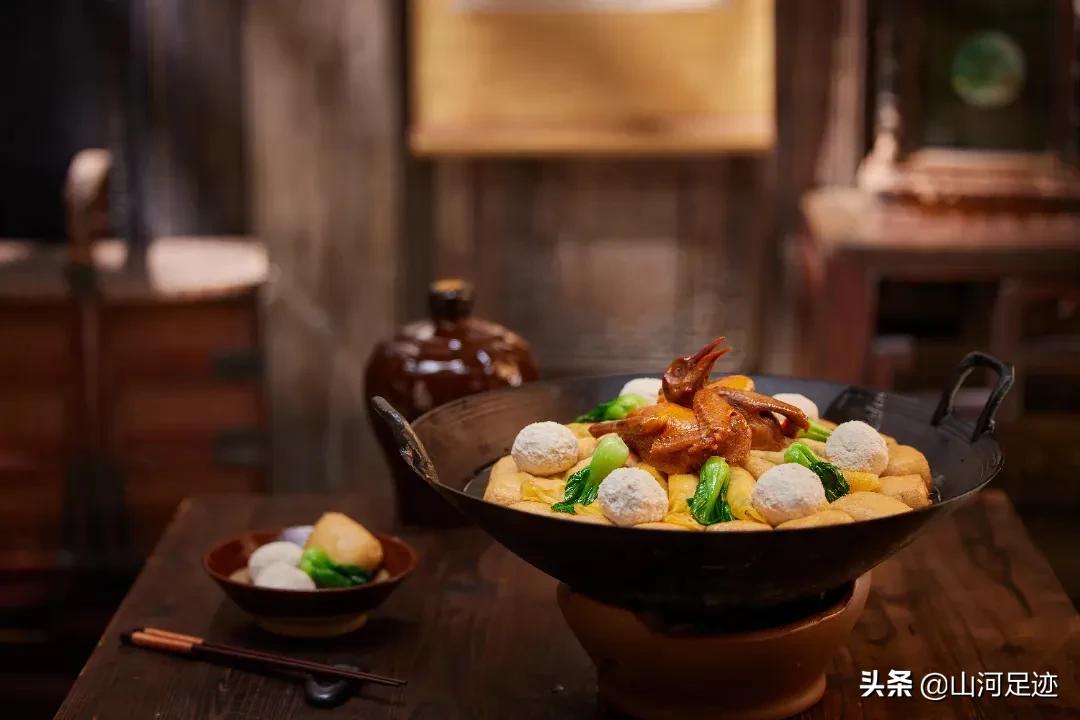 史称“宣歙之脊”，内有和谐之源，被誉中国徽厨之乡