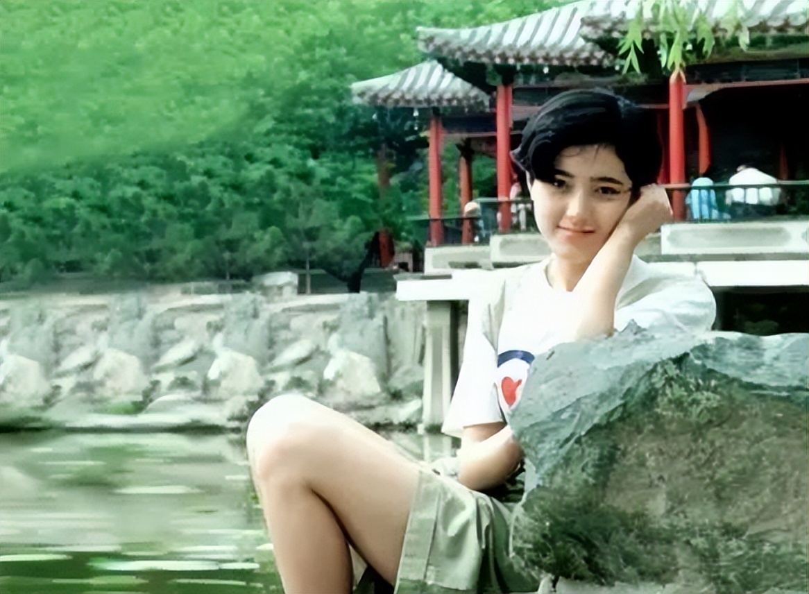 袁泉夺“百花影后”，曾黎后台当拉拉队，却映射出中戏96班的情谊