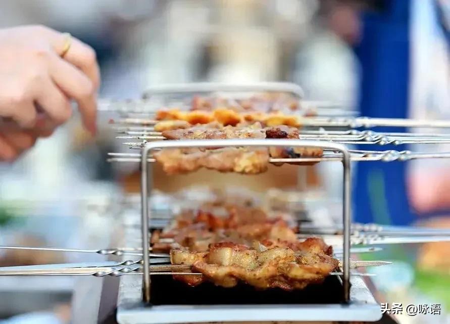 淄博烧烤爆火场景,淄博烧烤排名第一名