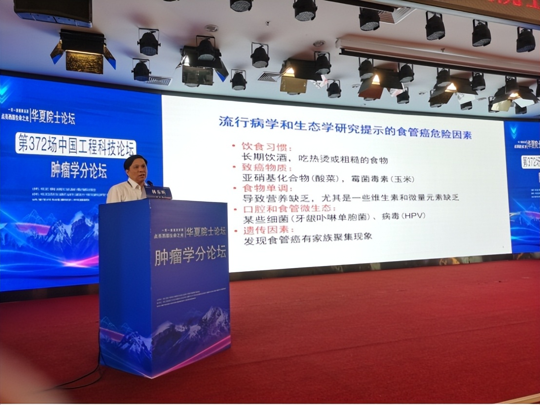 全国肿瘤专家齐聚伊宁为患者义诊,大批专家赴新疆