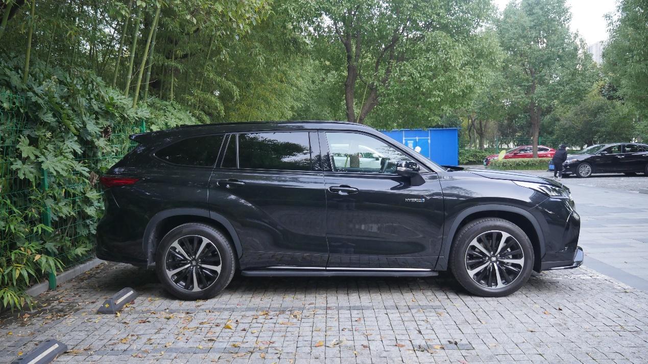 皇冠陆放suv是日系吗,试驾丰田皇冠陆放5座