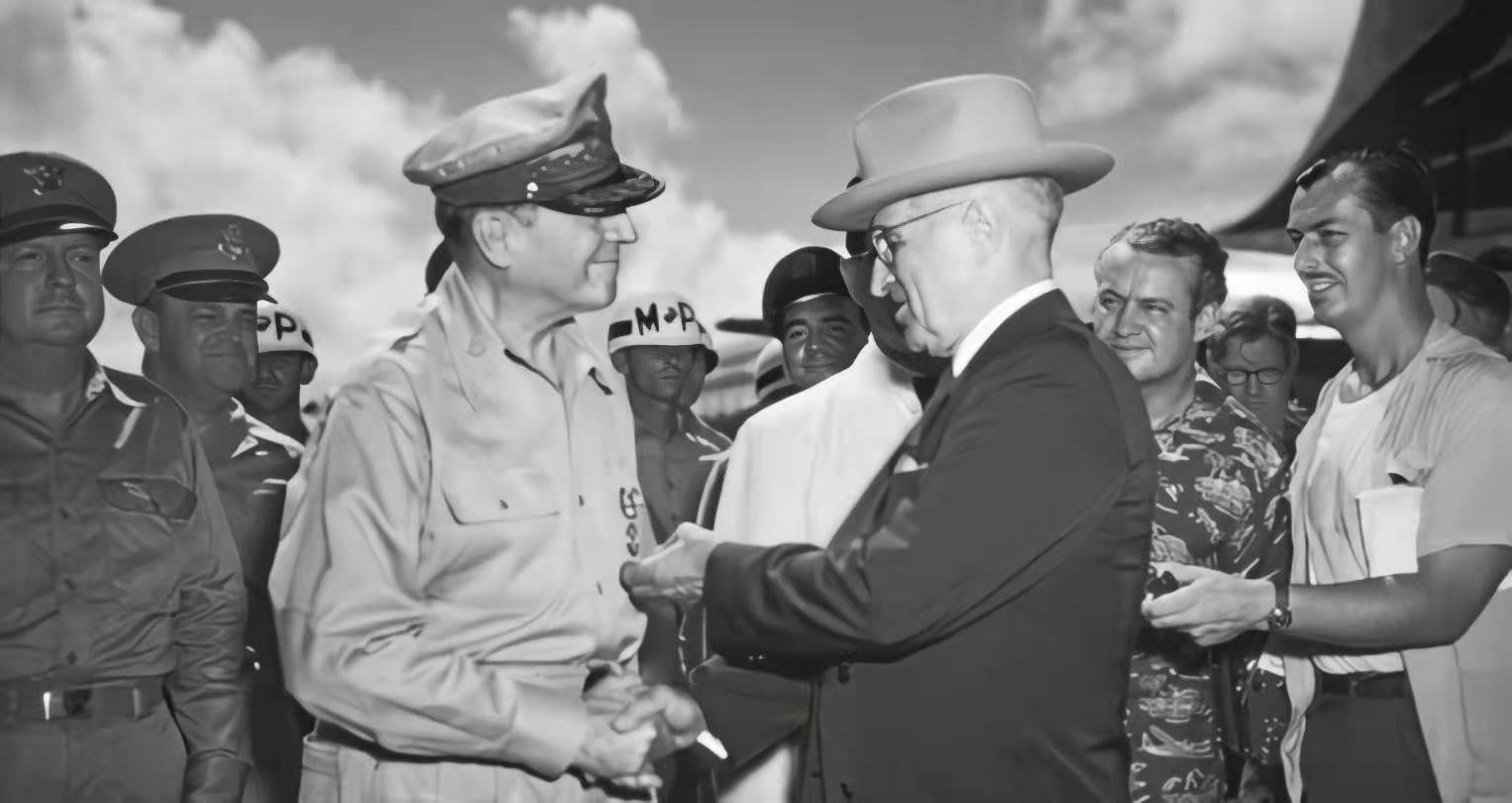 美国记者长津湖被志愿军俘虏，却靠拍照赚百万美元，成人生赢家