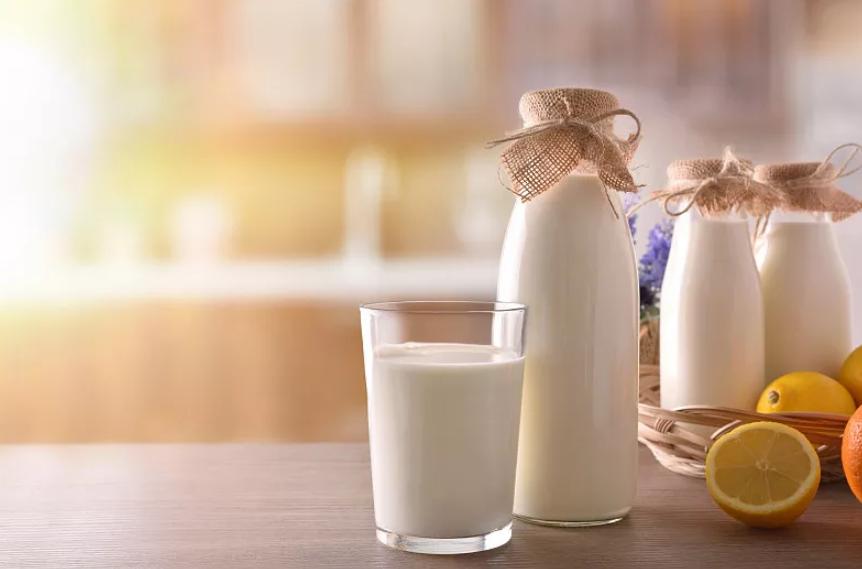 失眠睡前喝牛奶真的助眠吗,睡眠不好晚上喝牛奶能助眠吗