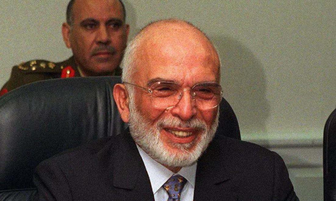 1982年卡扎菲访华，与*小平邓**谈话态度傲慢，邓公回应让其颜面尽失