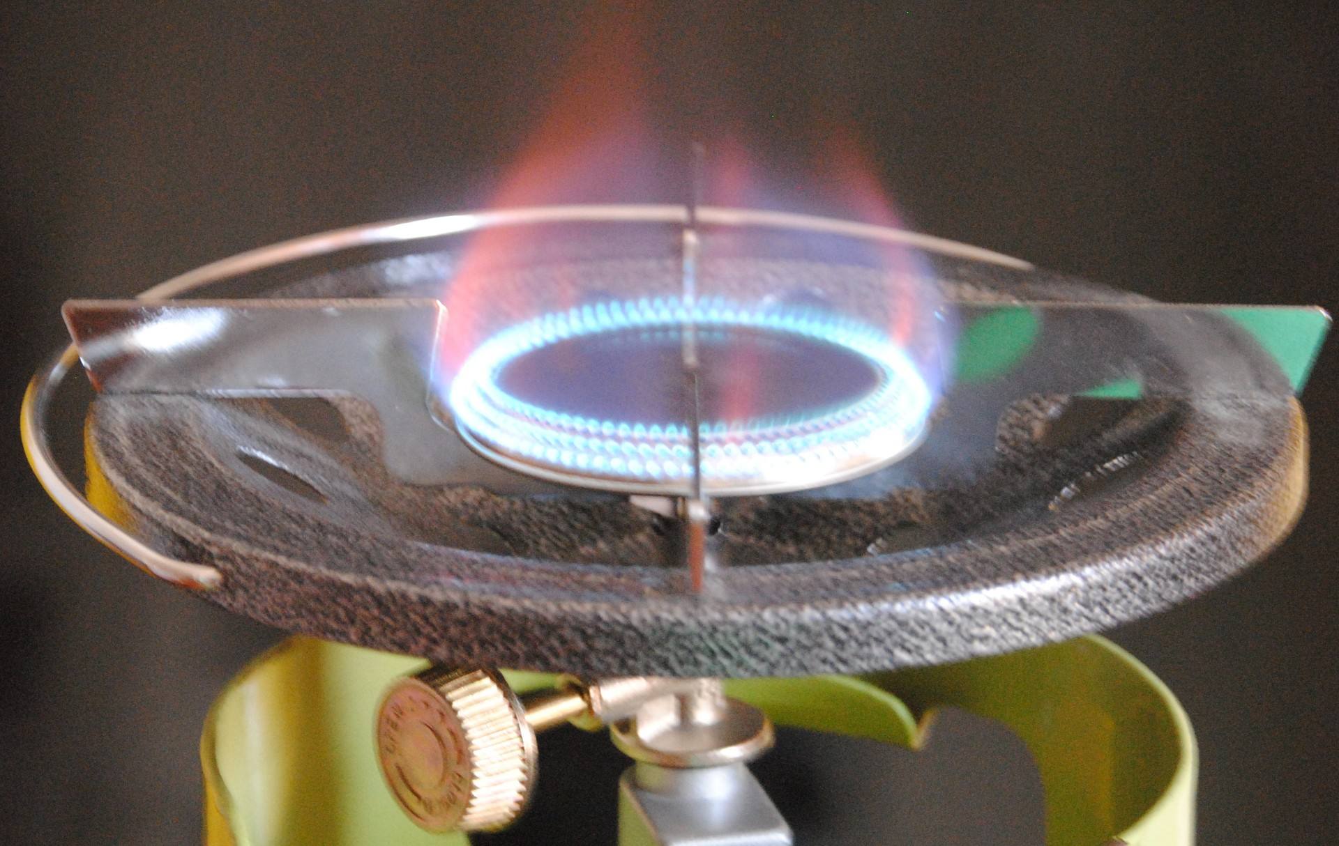 换了一个燃气灶花了1600元贵吗,换了几个煤气灶火还是很小