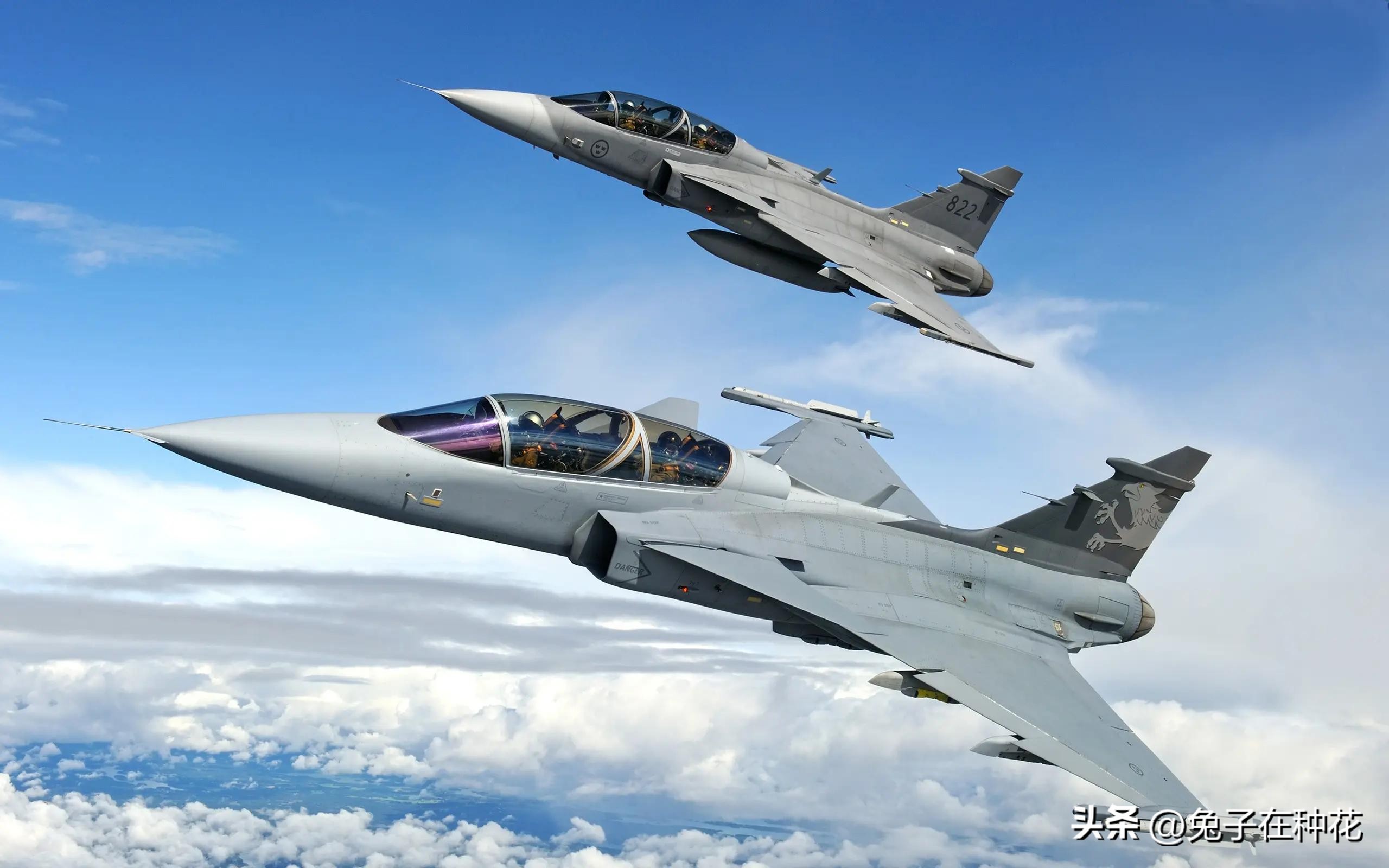 瑞典j35龙式战斗机,jas39鹰狮战斗机视频