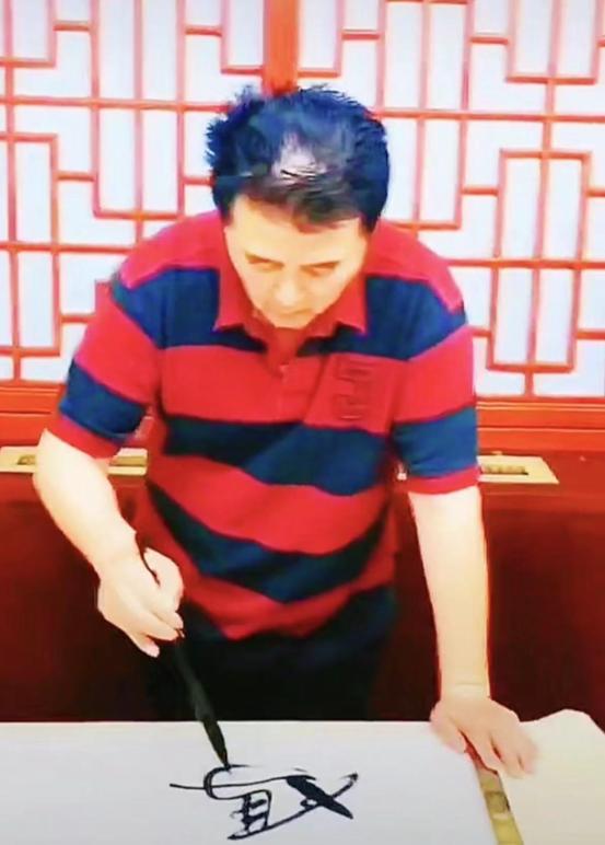 毕福剑离开央视后现在有退休金吗,央视主持人毕福剑又要重返舞台么