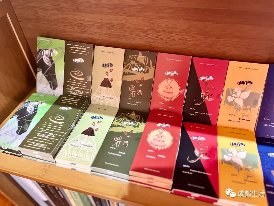 12条时髦老街，长满晒太阳的成都人