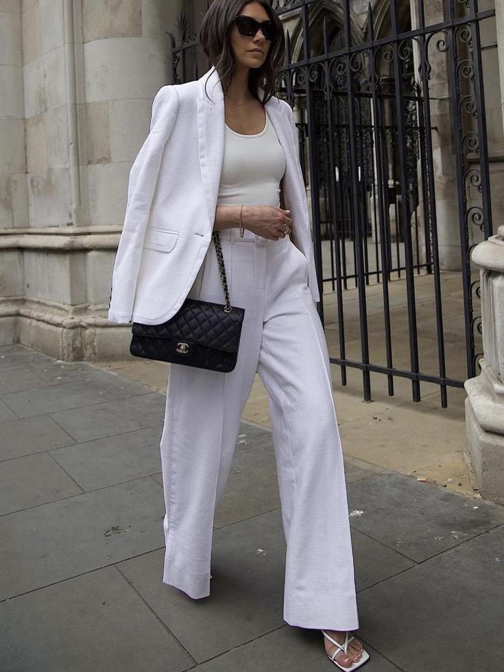 白色西装怎么穿出很飒的感觉,秋冬款米白西装怎么搭配高级感